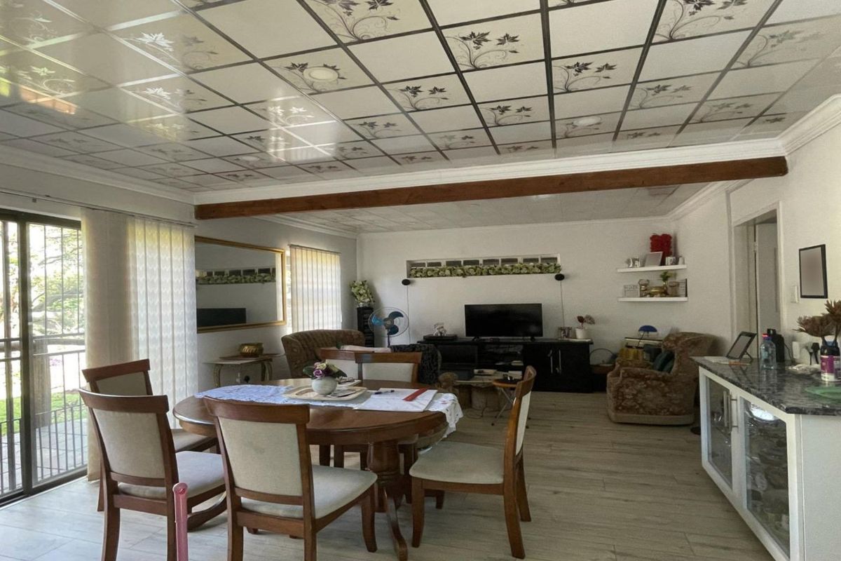 4 Bedroom House for Sale in Lyttelton Manor - Photo 2