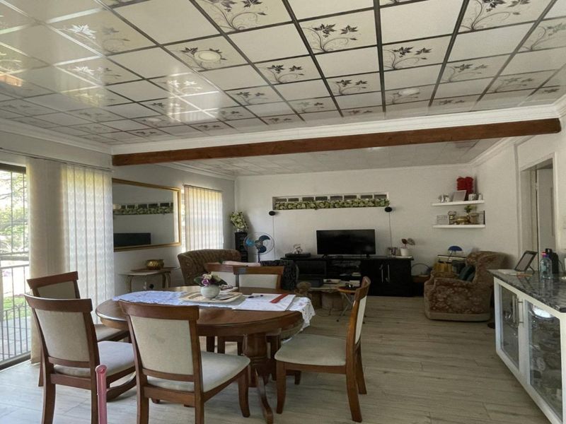 4 Bedroom House for Sale in Lyttelton Manor - Photo 2