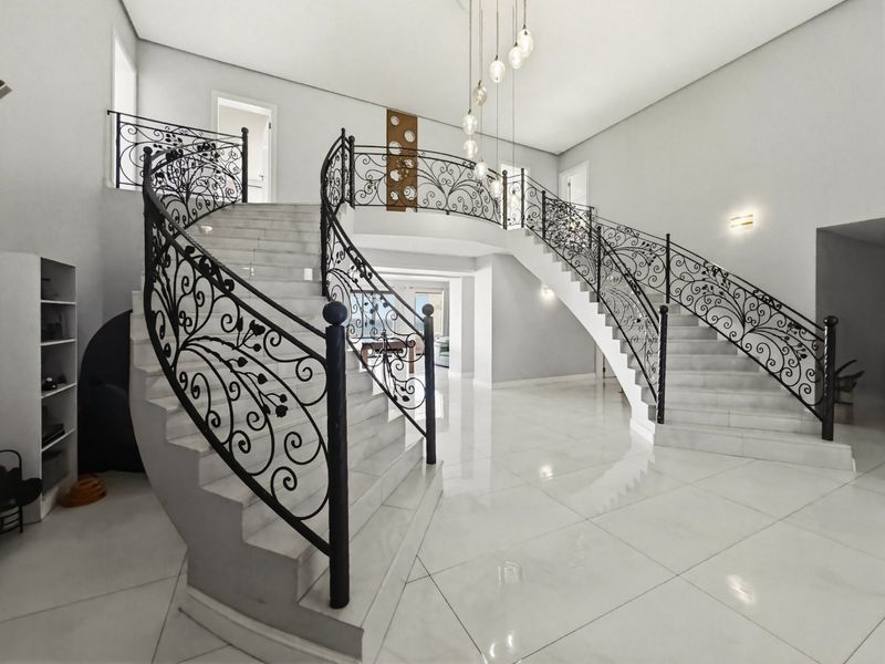 An Icon of Absolute Beachfront Luxury - Photo 4