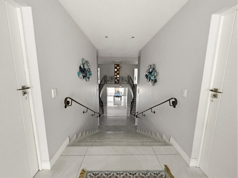 An Icon of Absolute Beachfront Luxury - Photo 3