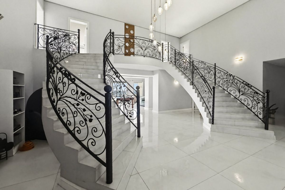 An Icon of Absolute Beachfront Luxury - Photo 2