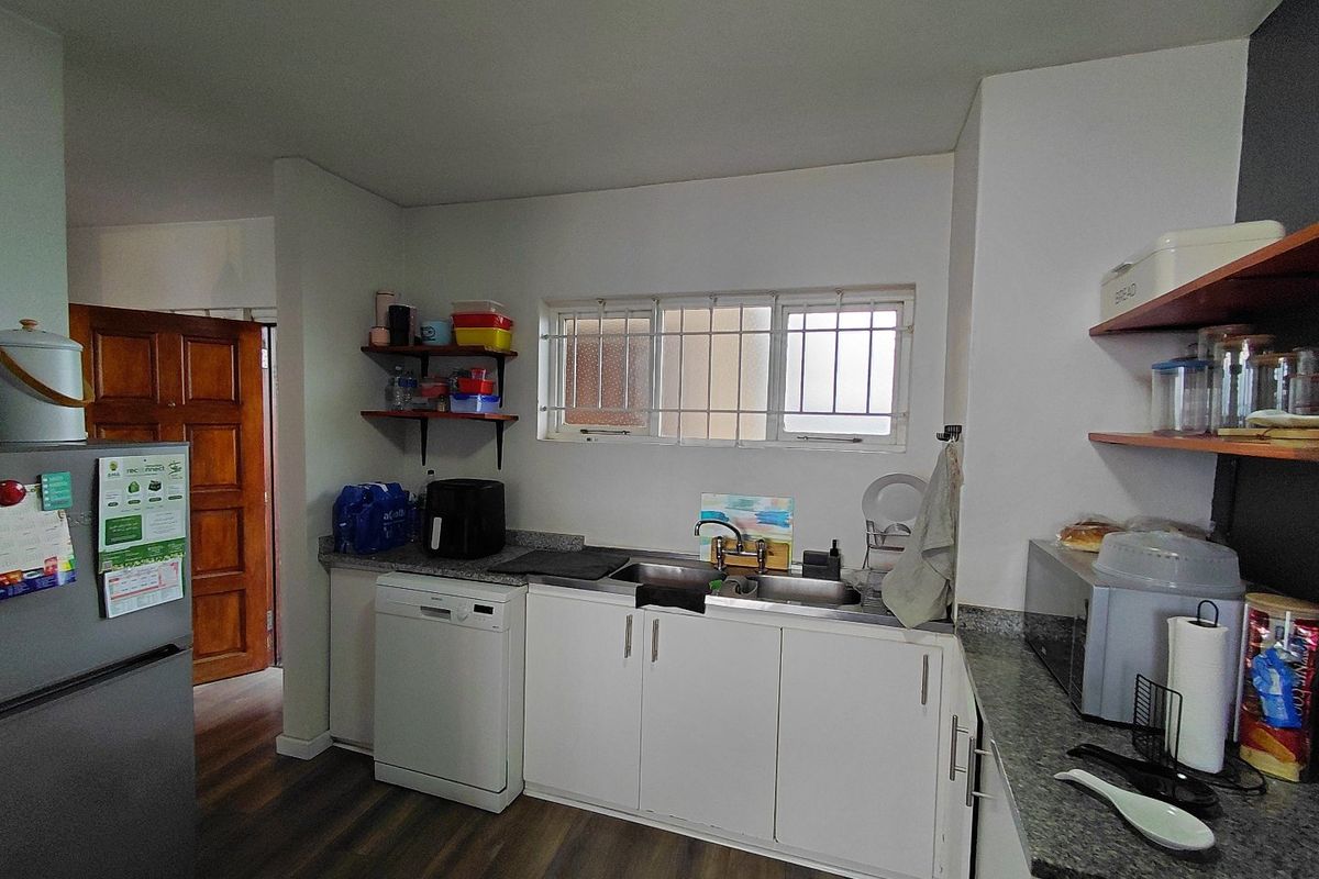 Furnished Modern Sophistication with Expansive Berea Views - Photo 4