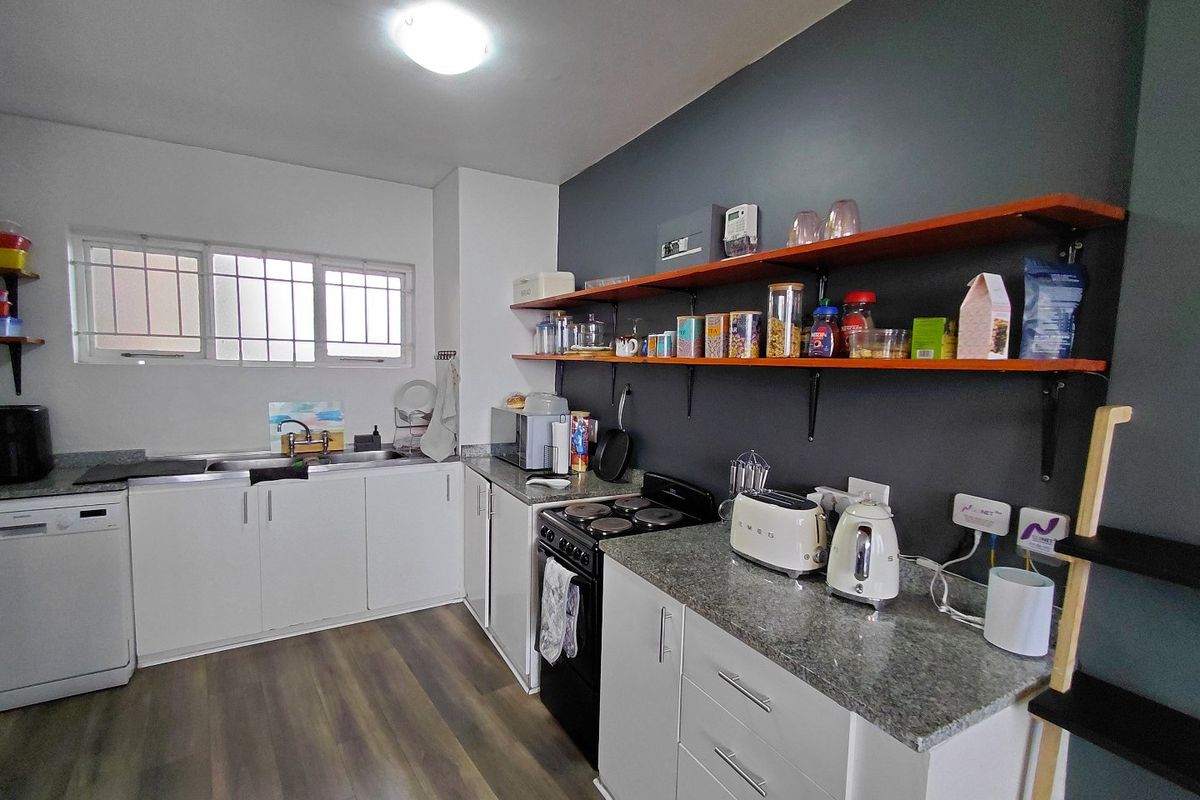 Furnished Modern Sophistication with Expansive Berea Views - Photo 3