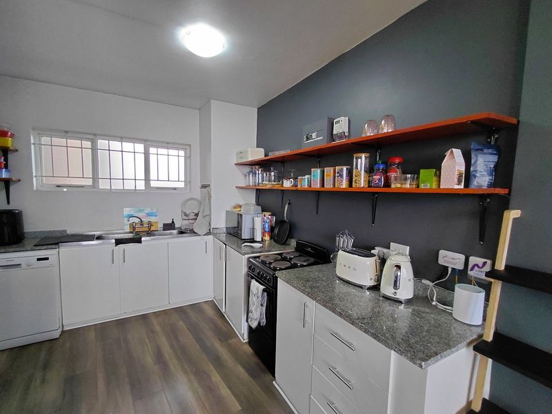 Furnished Modern Sophistication with Expansive Berea Views - Photo 3