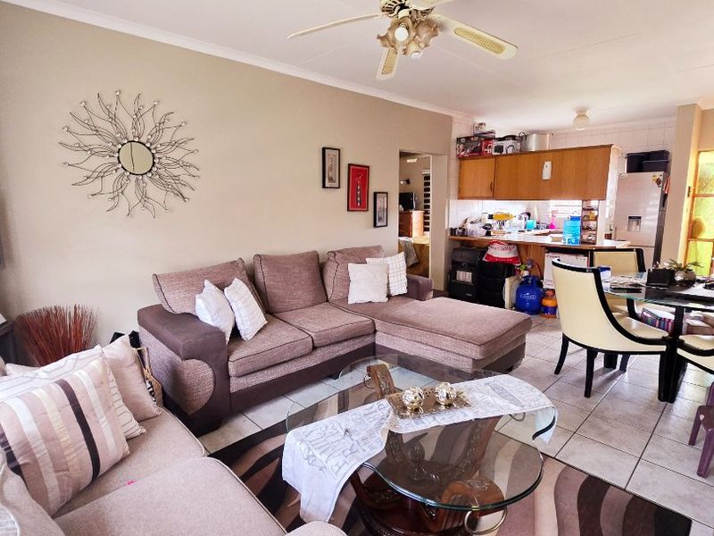 2 Bed Apartment in Wilkeville for Sale - Photo 2