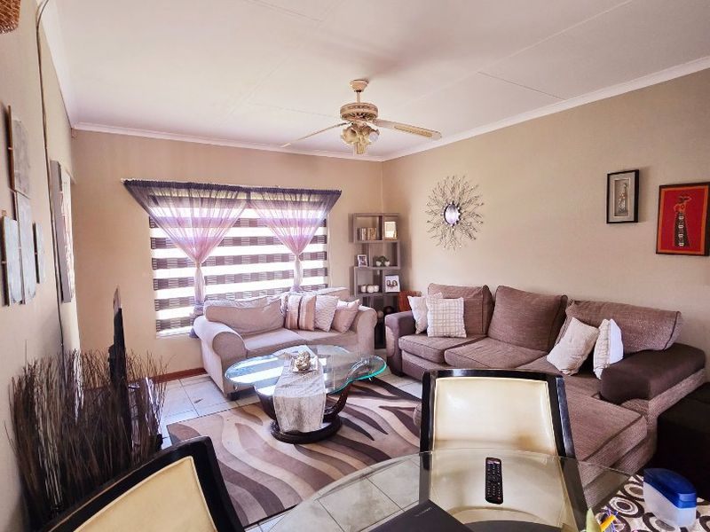2 Bed Apartment in Wilkeville for Sale - Photo 3