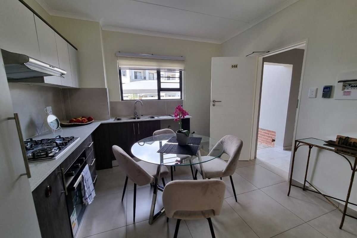 Modern 3-Bedroom, 2-Bathroom, Luxury Apartment - Photo 4