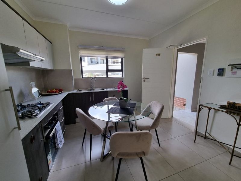 Modern 3-Bedroom, 2-Bathroom, Luxury Apartment - Photo 4