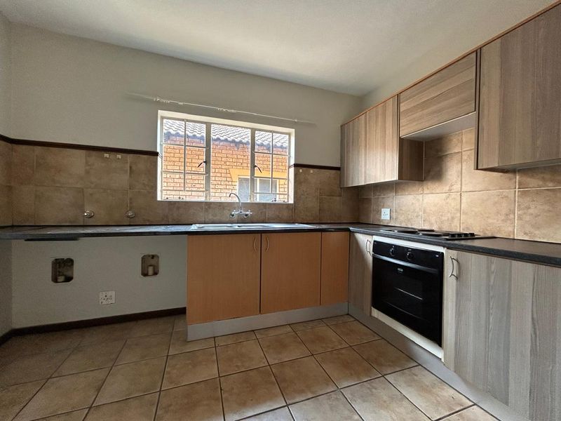 3 Bed 2 Bath Ground Floor for sale in Eco Park Estate - Photo 7