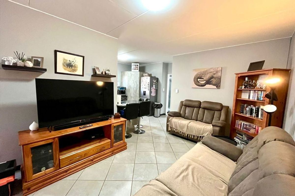 Spacious Living Designed For Comfort - Photo 2