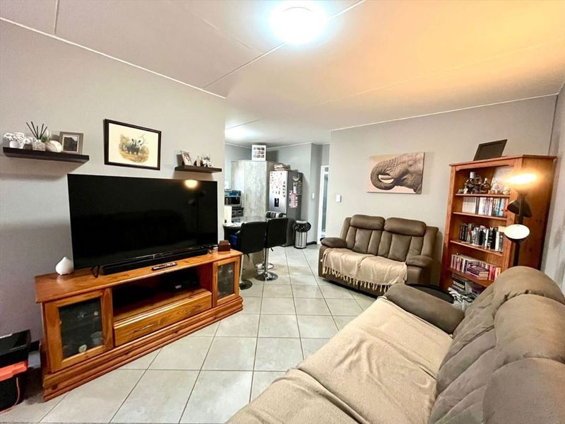 Spacious Living Designed For Comfort - Photo 2