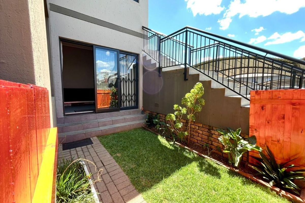 Spacious Living Designed For Comfort - Photo 3