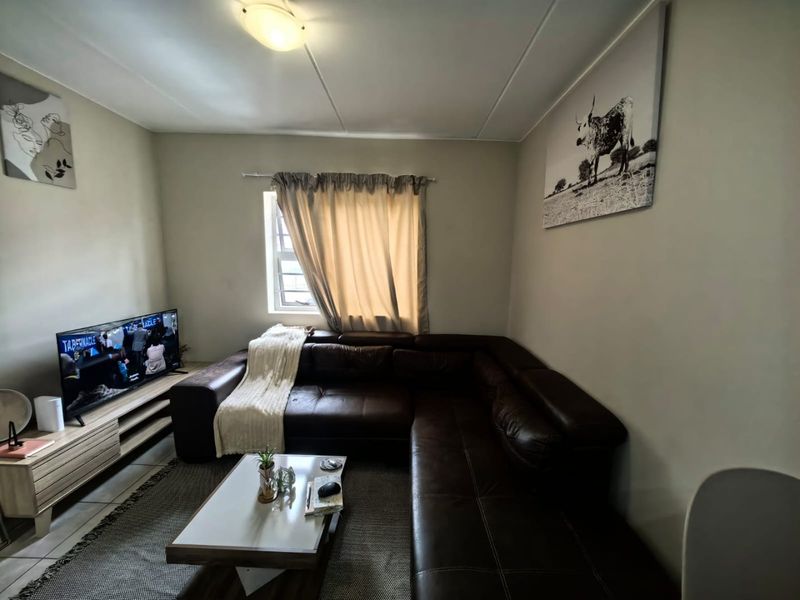 1 Bedroom Female Sharing Apartment To Let In Kwamashu, Durban  - Photo 2
