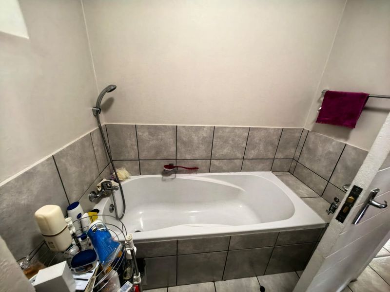 1 Bedroom Female Sharing Apartment To Let In Kwamashu, Durban  - Photo 10