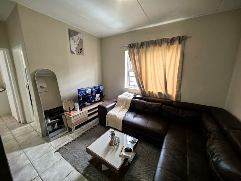 1 Bedroom Female Sharing Apartment To Let In Kwamashu, Durban  - Photo 1