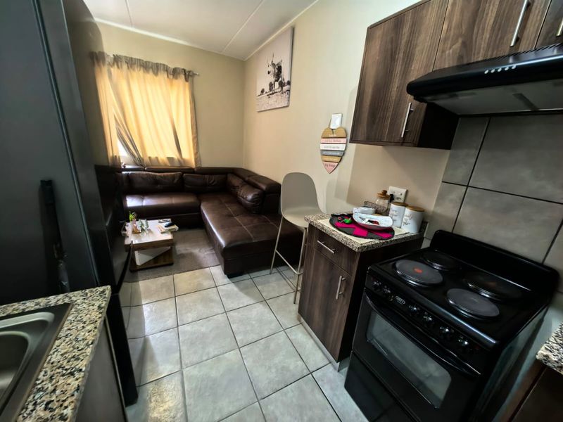1 Bedroom Female Sharing Apartment To Let In Kwamashu, Durban  - Photo 3