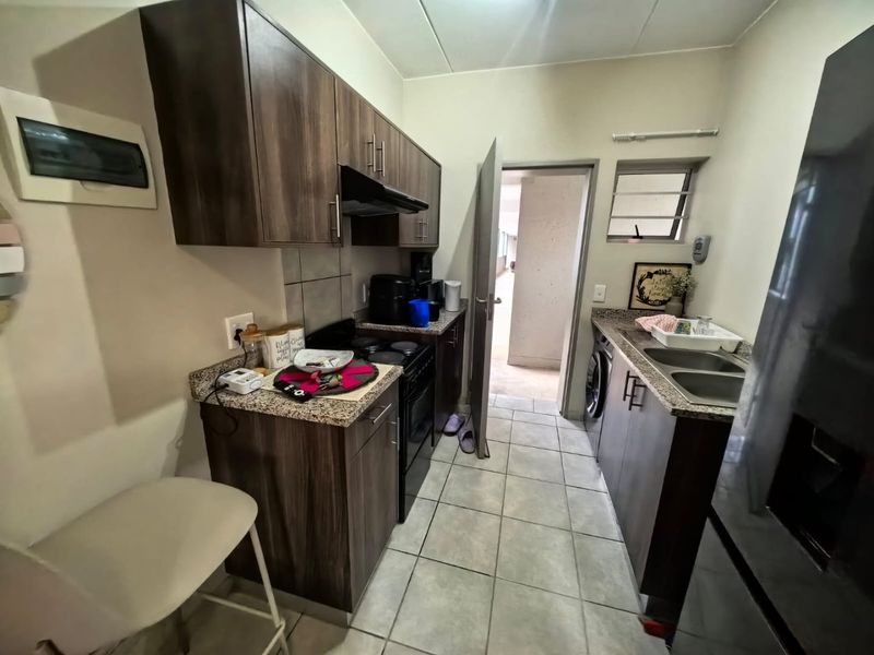 1 Bedroom Female Sharing Apartment To Let In Kwamashu, Durban  - Photo 4