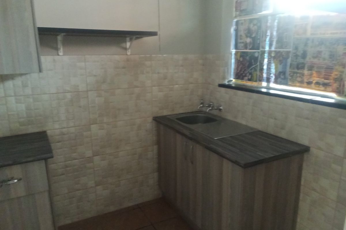 1 Bedroom and 1 Bathroom Flat  - Photo 2