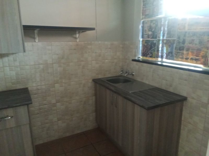 1 Bedroom and 1 Bathroom Flat  - Photo 2