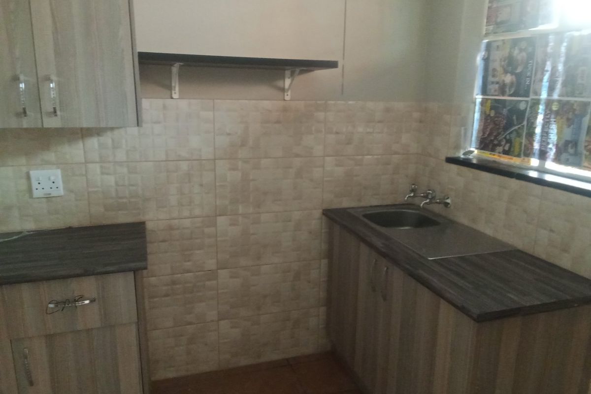 1 Bedroom and 1 Bathroom Flat  - Photo 3