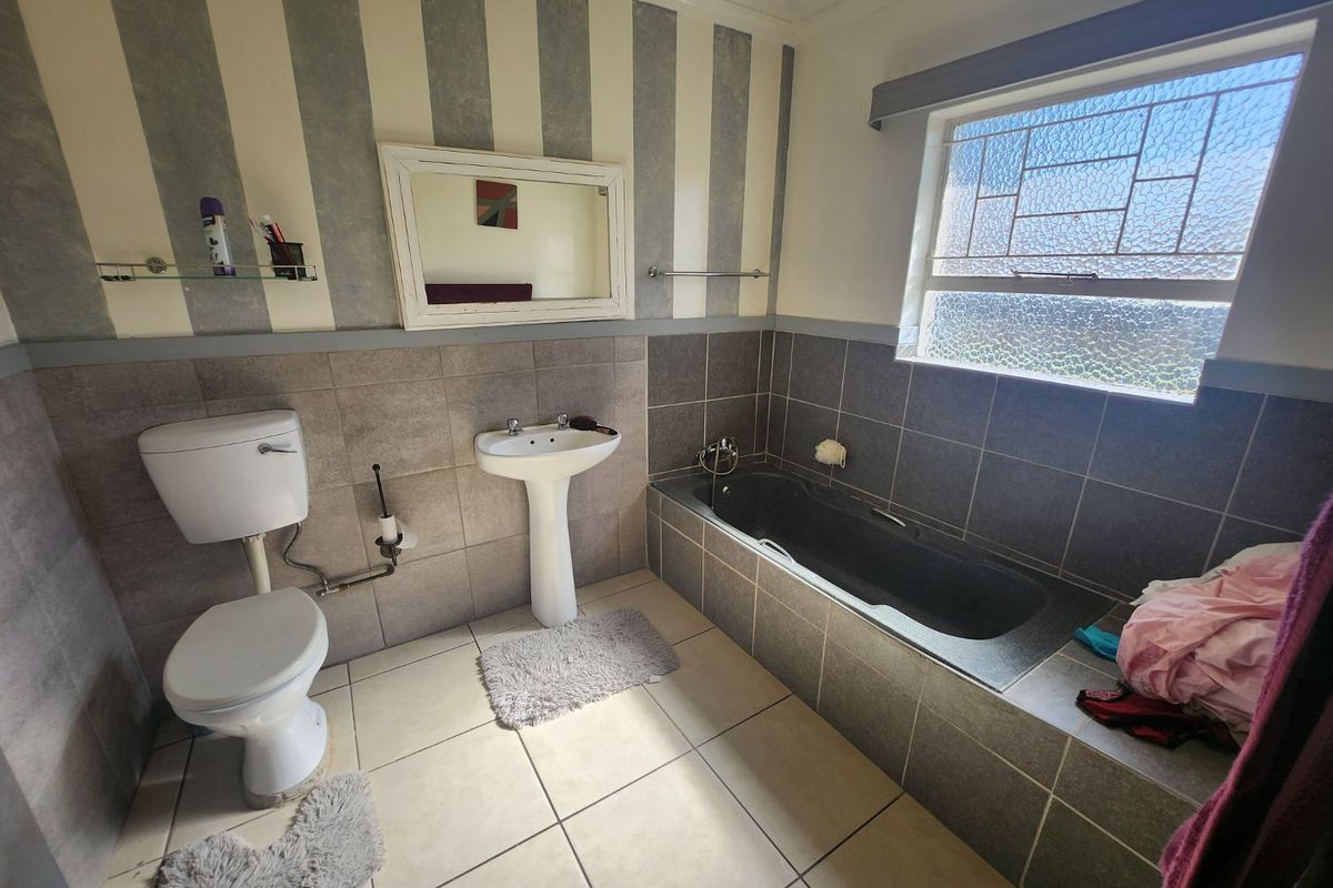 Situated close to school - Photo 5