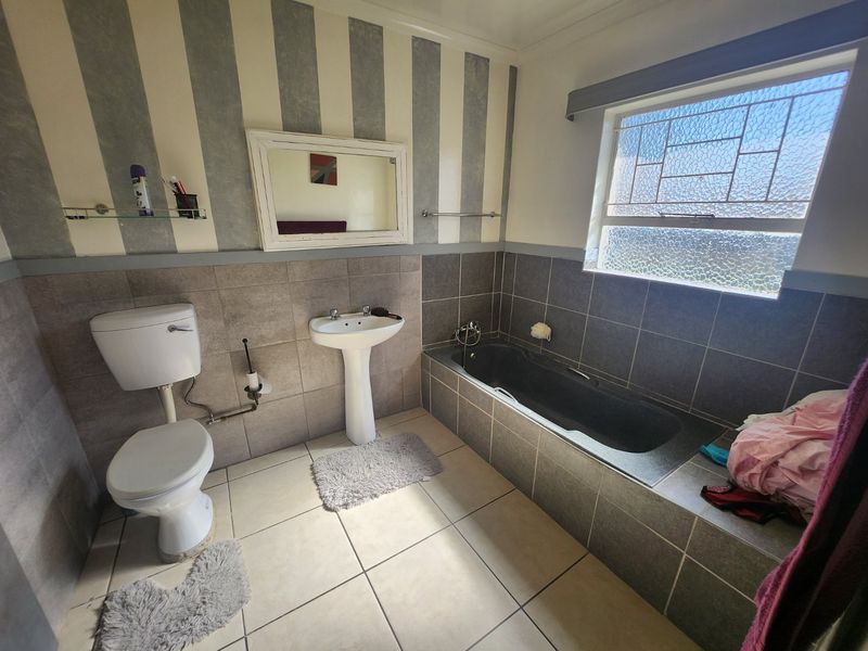 Situated close to school - Photo 5