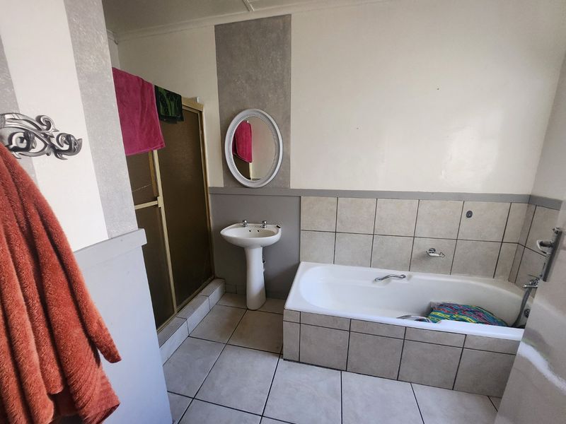 Situated close to school - Photo 10