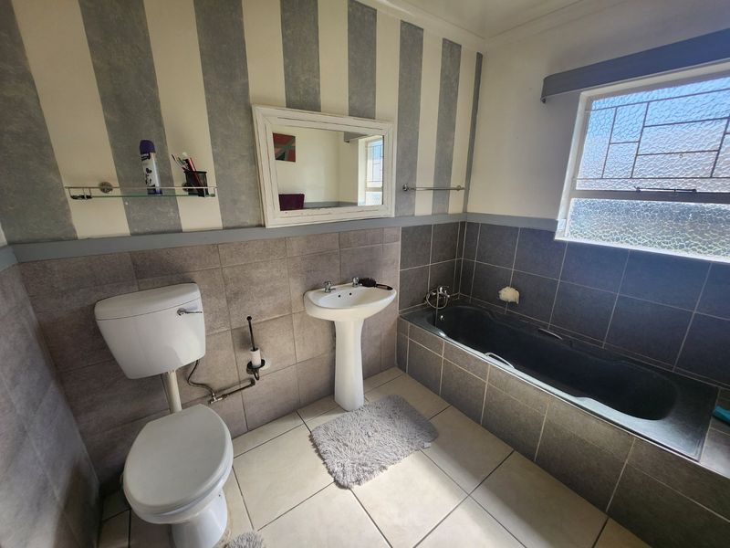 Situated close to school - Photo 8