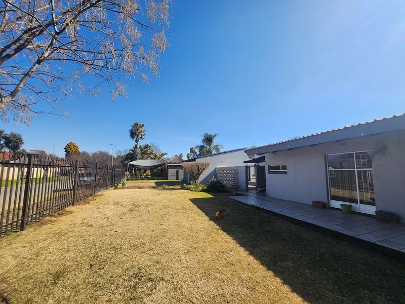 Situated close to school - Photo 1