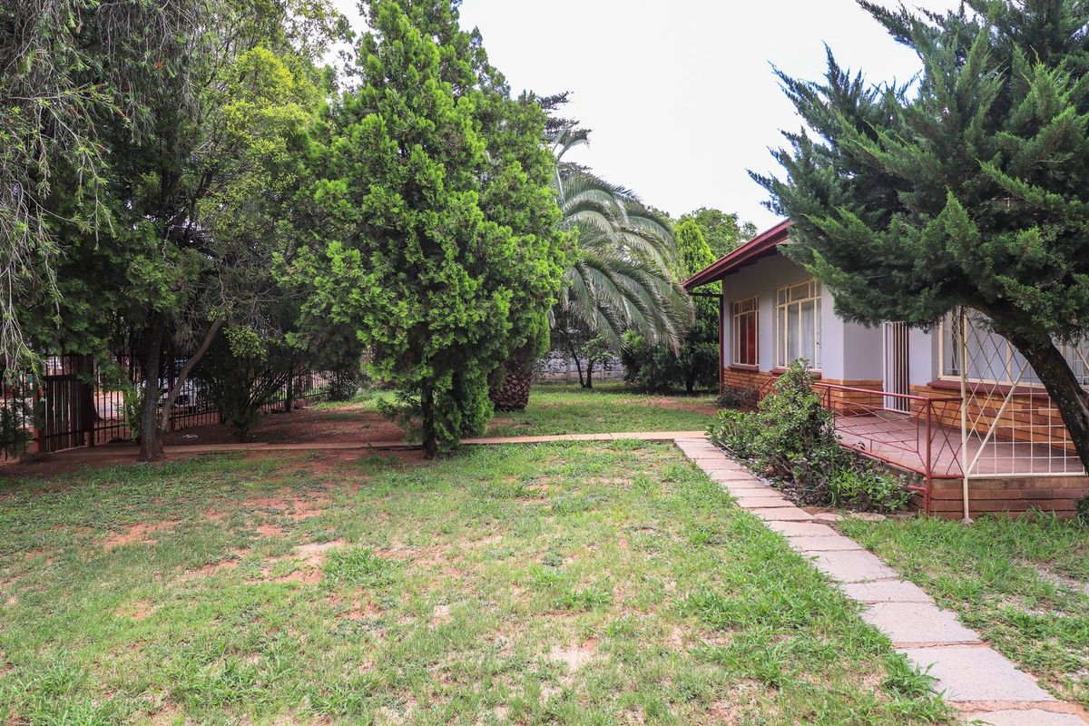 3 Bedroom House for Sale in Roosheuwel - Photo 2