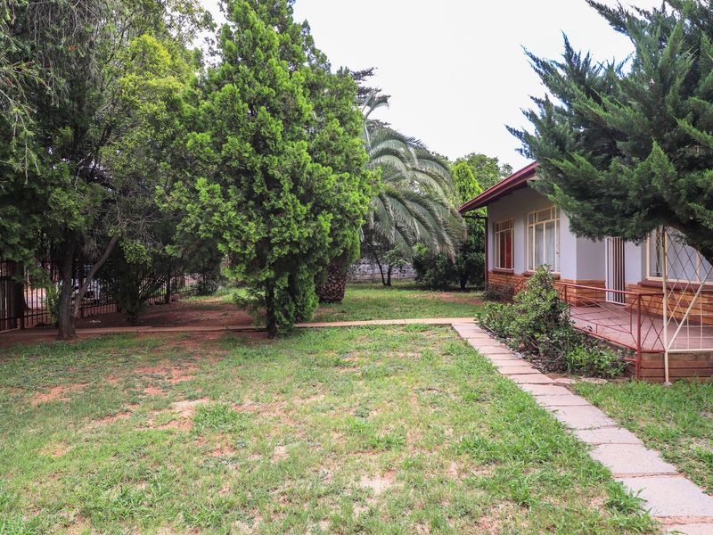 3 Bedroom House for Sale in Roosheuwel - Photo 2