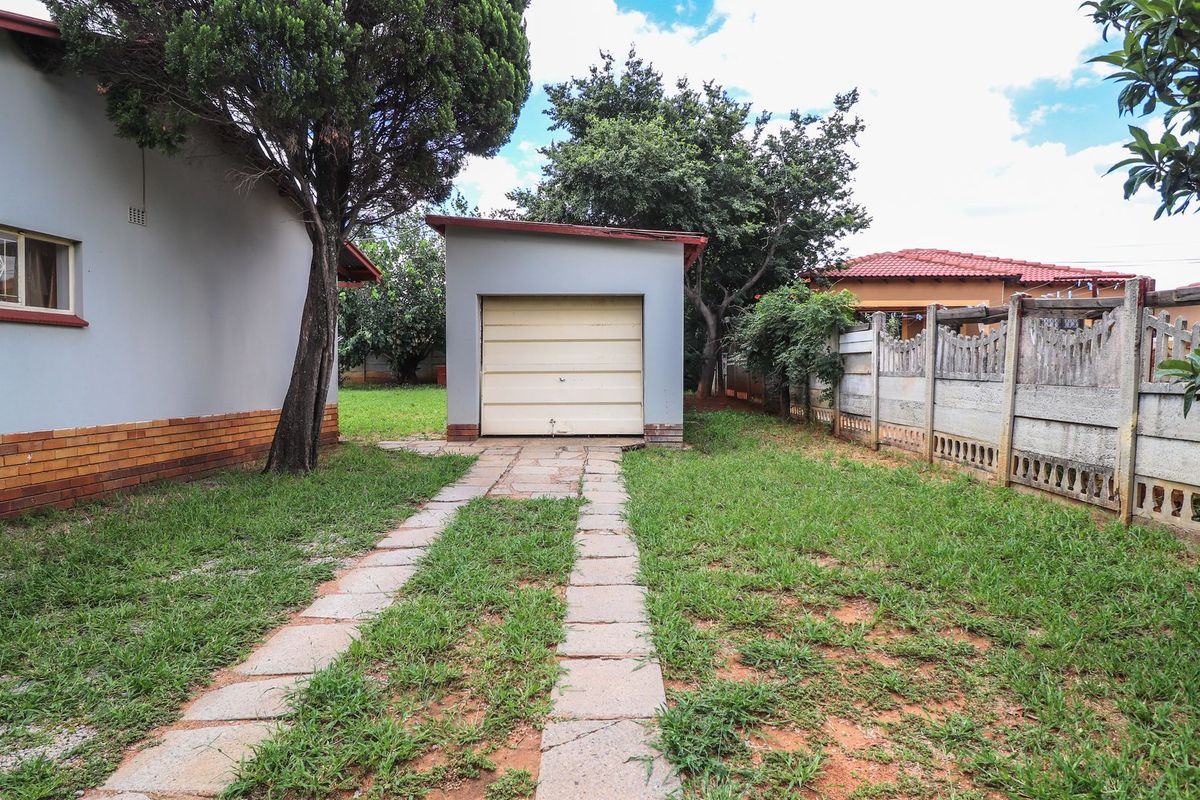 3 Bedroom House for Sale in Roosheuwel - Photo 3