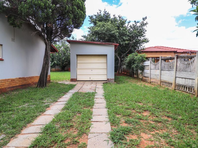 3 Bedroom House for Sale in Roosheuwel - Photo 3