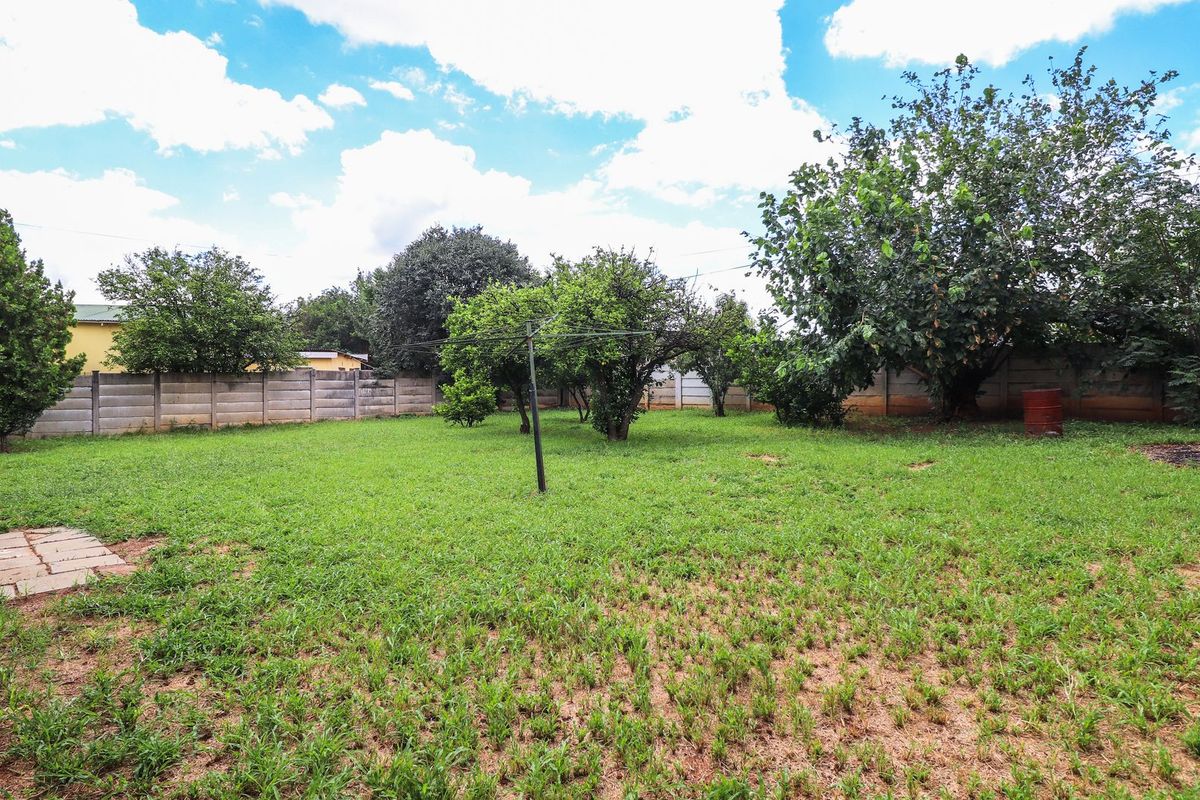 3 Bedroom House for Sale in Roosheuwel - Photo 4