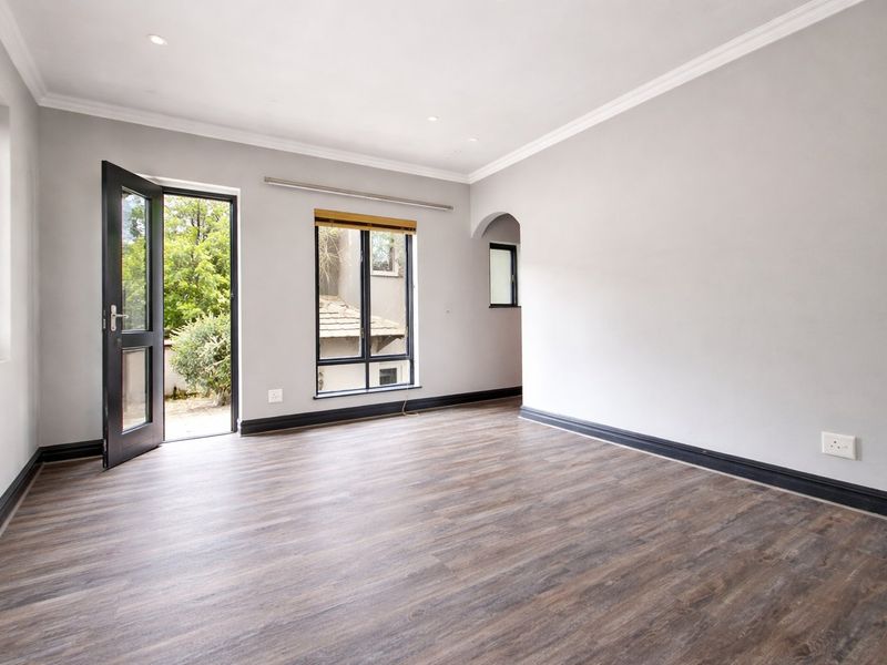 Stylish Family Residence in Secure Sunward Park Estate - Photo 10