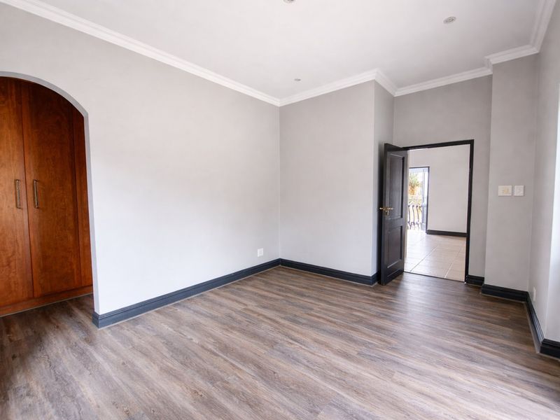 Stylish Family Residence in Secure Sunward Park Estate - Photo 7