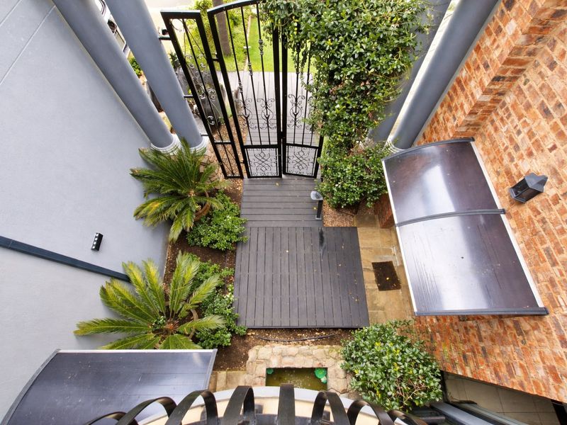 Stylish Family Residence in Secure Sunward Park Estate - Photo 8