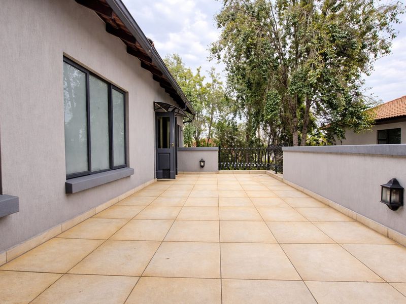 Stylish Family Residence in Secure Sunward Park Estate - Photo 6