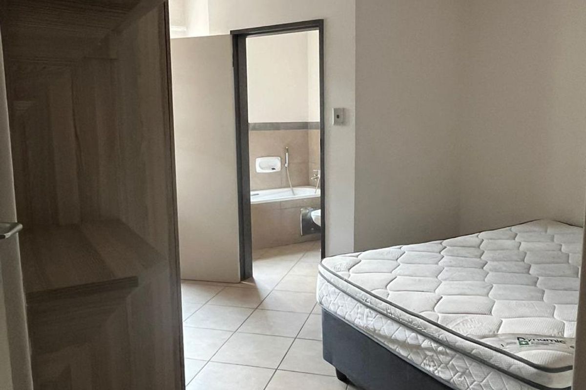 2 Bedroom Apartment For Sale in Hatfield - Photo 5