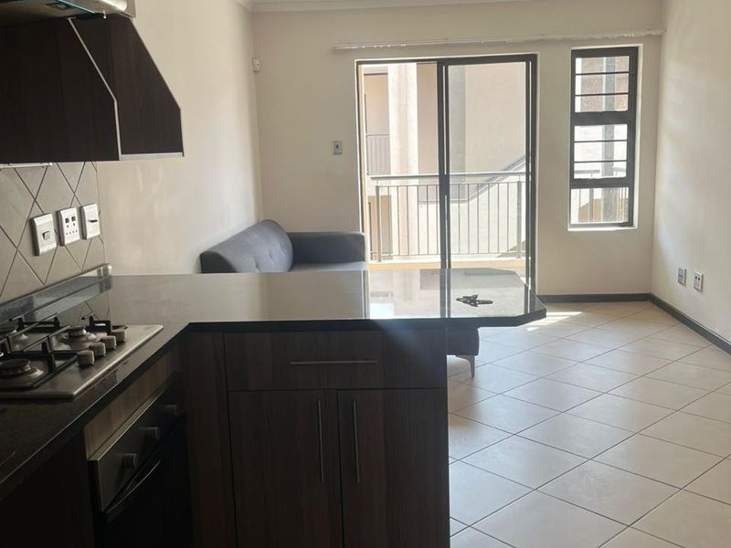 2 Bedroom Apartment For Sale in Hatfield - Photo 2