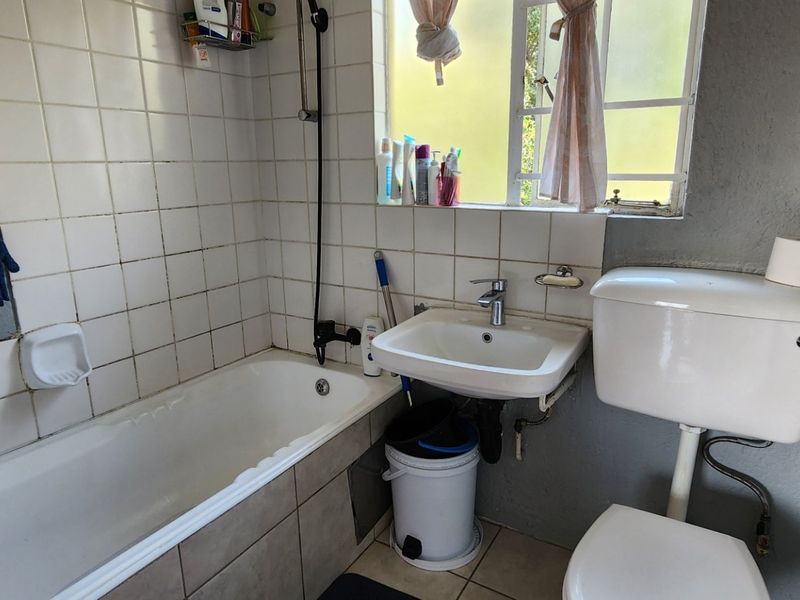 Comfortable 2-Bedroom Apartment in a Secure Edenglen Complex – Excellent Investment Opportunity - Photo 10