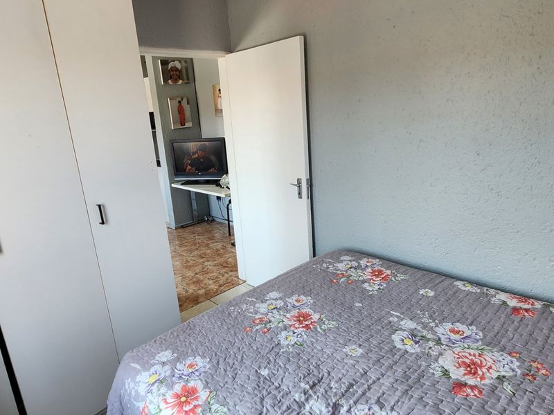 Comfortable 2-Bedroom Apartment in a Secure Edenglen Complex – Excellent Investment Opportunity - Photo 9