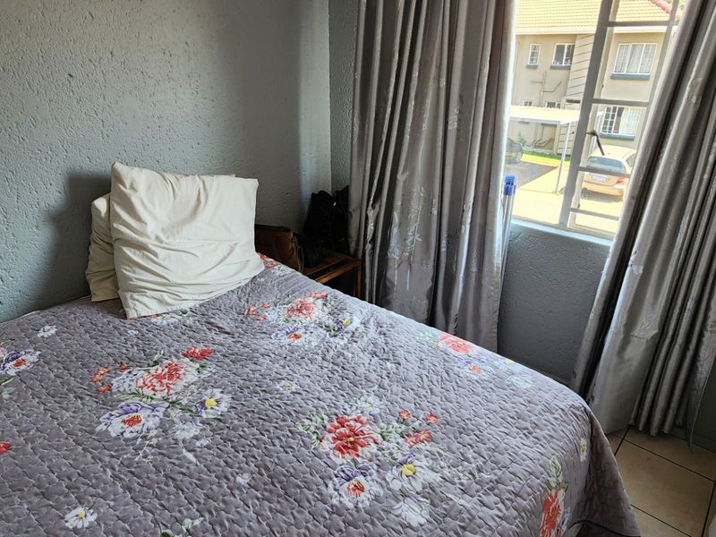 Comfortable 2-Bedroom Apartment in a Secure Edenglen Complex – Excellent Investment Opportunity - Photo 8