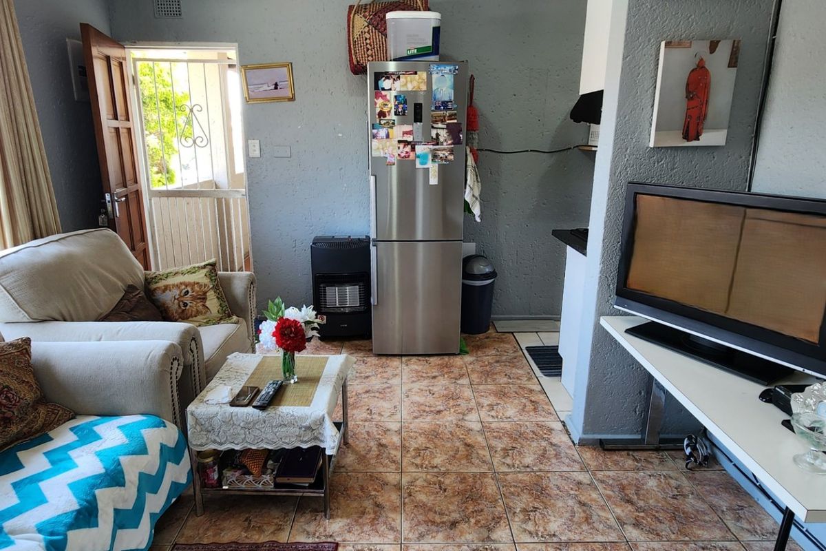 Comfortable 2-Bedroom Apartment in a Secure Edenglen Complex – Excellent Investment Opportunity - Photo 2