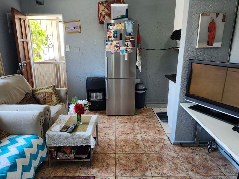 Comfortable 2-Bedroom Apartment in a Secure Edenglen Complex – Excellent Investment Opportunity - Photo 2