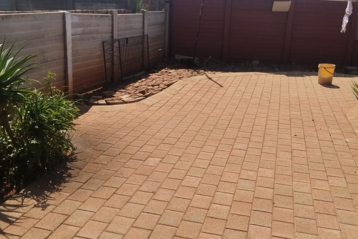 This is is in Golf Gardens Secrity Estate, garden facilities been taken care of on weekly basis - Photo 2