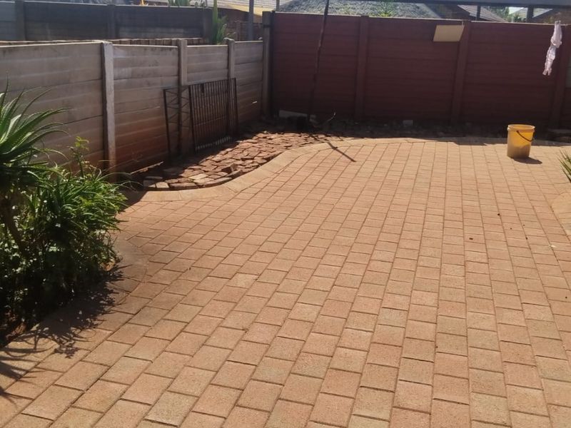 This is is in Golf Gardens Secrity Estate, garden facilities been taken care of on weekly basis - Photo 2