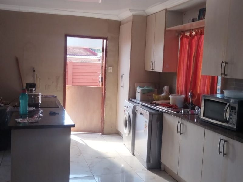 This is is in Golf Gardens Secrity Estate, garden facilities been taken care of on weekly basis - Photo 10