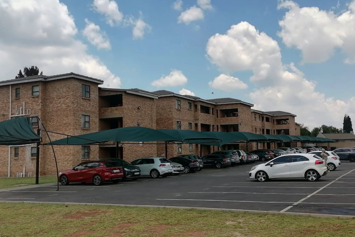 3 Bedroom, 2 Bathroom Apartment To Let – Pine Complex - Photo 2