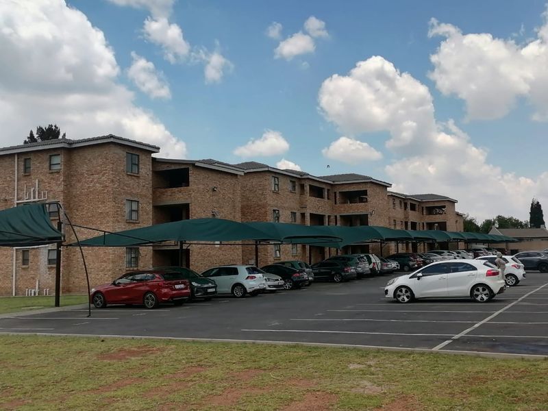 3 Bedroom, 2 Bathroom Apartment To Let – Pine Complex - Photo 2